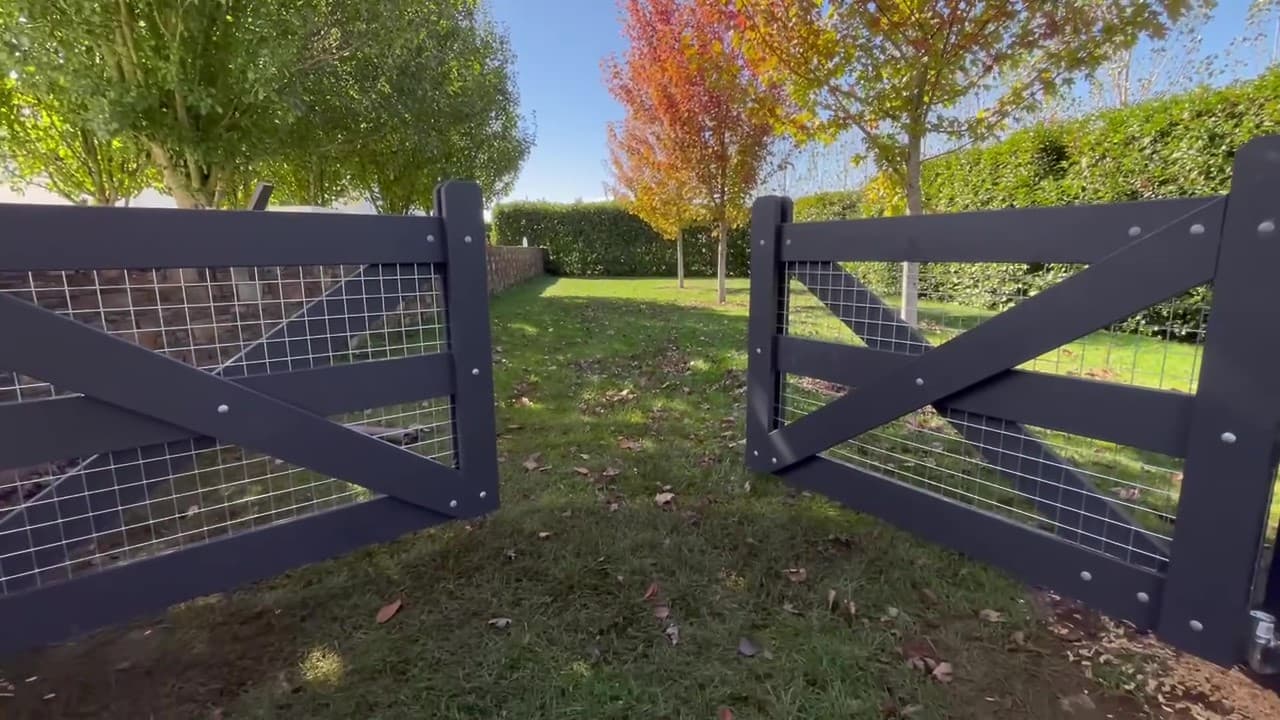 Post-and-Rail Mesh Fence & Gates